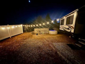 Puffy Panda RV-Hot Tub-Sleeps 2